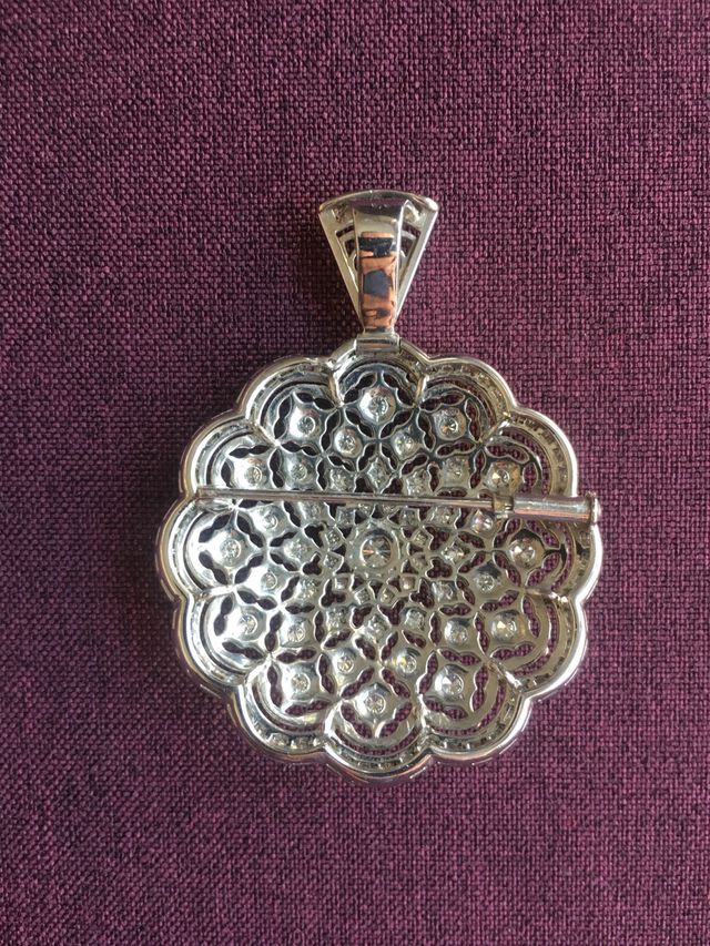 Colgante y broche al mismo tiempo