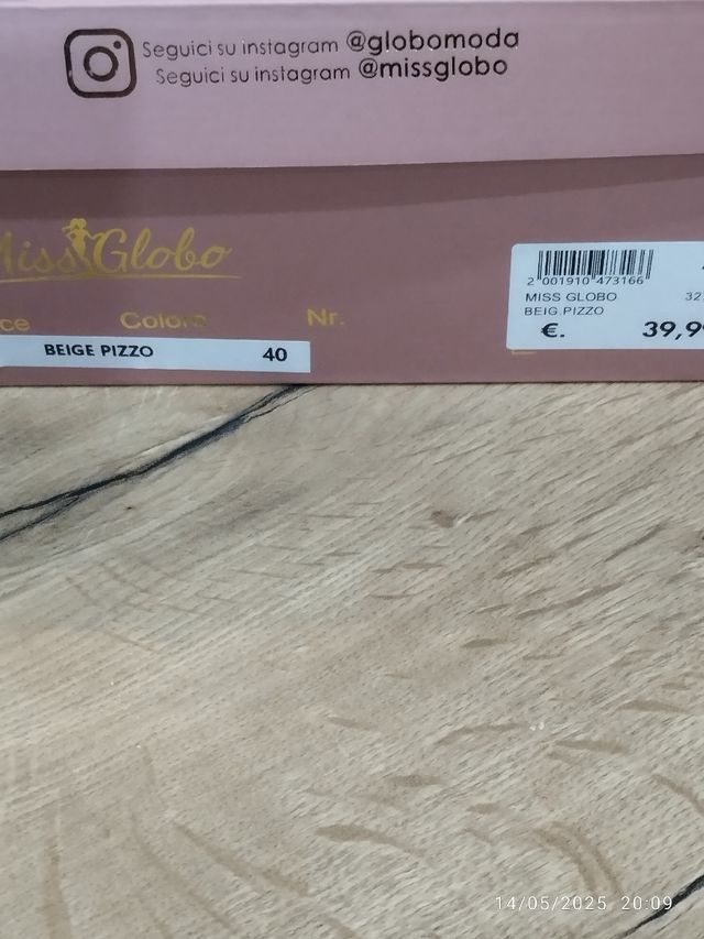 Miss Globo. Elegantissime scarpe.