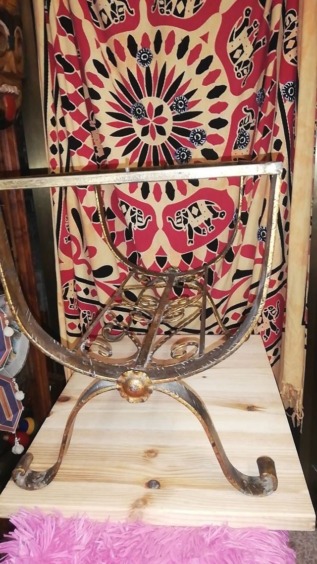 Antigua mesa de forja