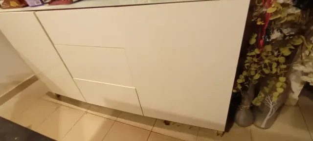 Aparador blanco brillante salón/cocina