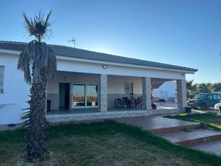 Alquilo chalet con piscina