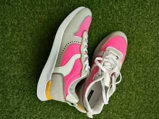 Zapatillas beige y rosa