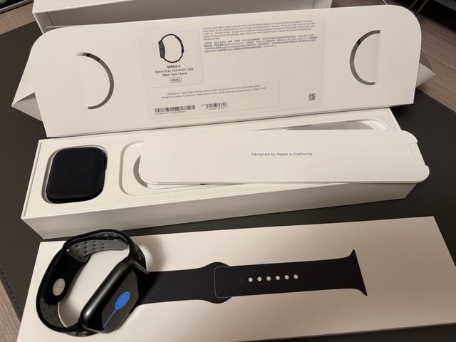 Apple Watch Series 4 - 44mm Space Gray