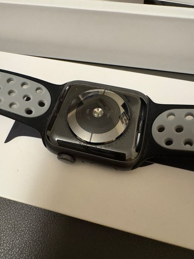 Apple Watch Series 4 - 44mm Space Gray