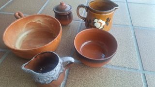 Lote 5 piezas barro: jarra, cuenco, cazuela
