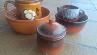 Lote 5 piezas barro: jarra, cuenco, cazuela