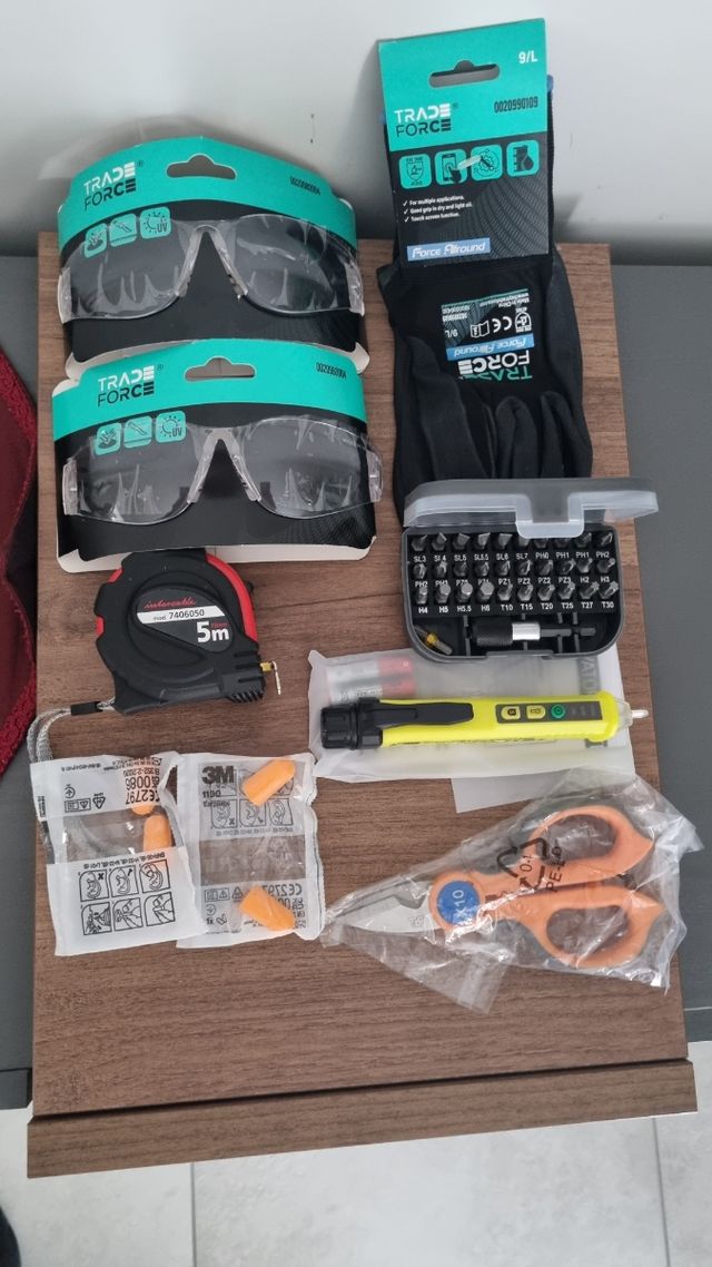 Attrezzi da elettricista 