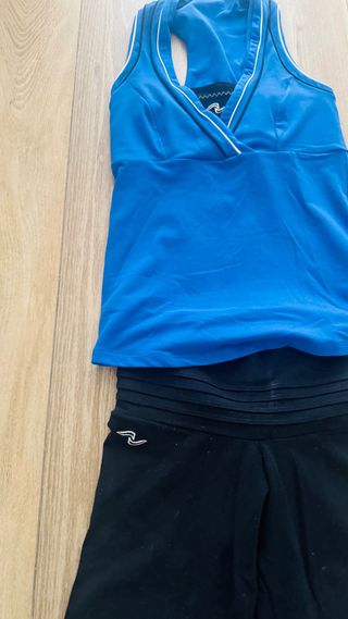 Mallas de mujer y camiseta nafta
