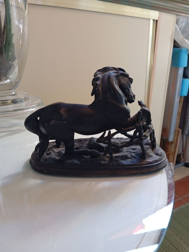 Caballo bronce muy antiguo