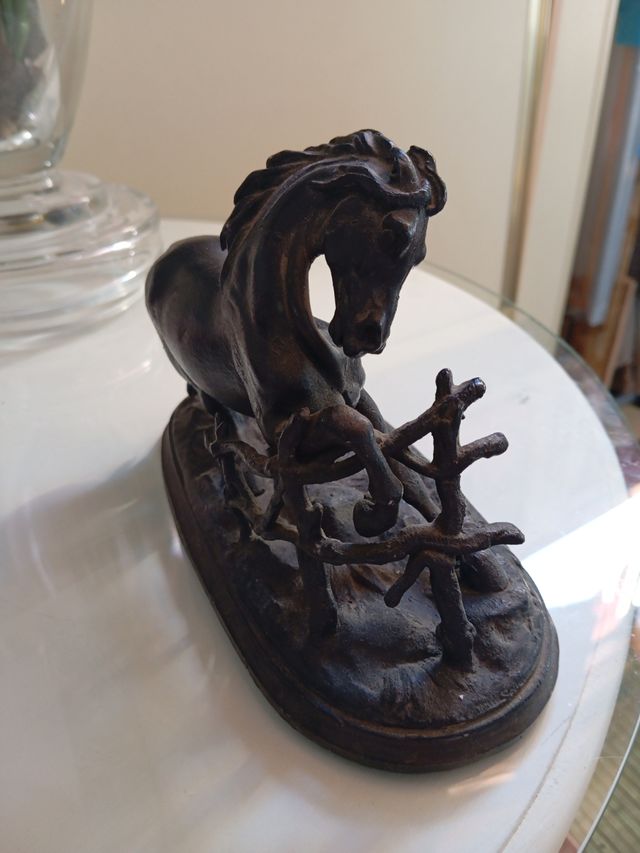 Caballo bronce muy antiguo