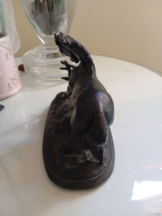 Caballo bronce muy antiguo