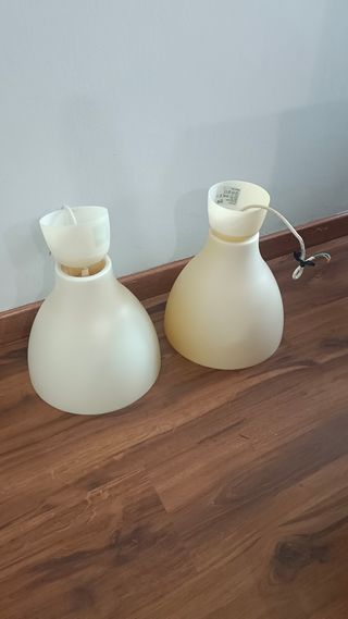Dos lámparas de Ikea de techo blancas