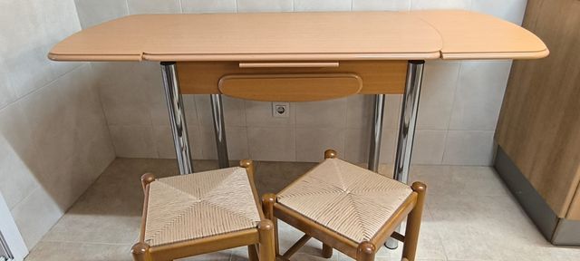 Mesa cocina extensible con 2 taburetes