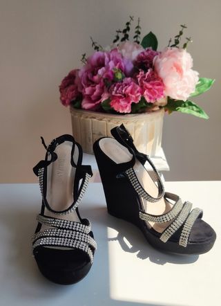 Sandalias cuña negras, terciopelo. talla 38