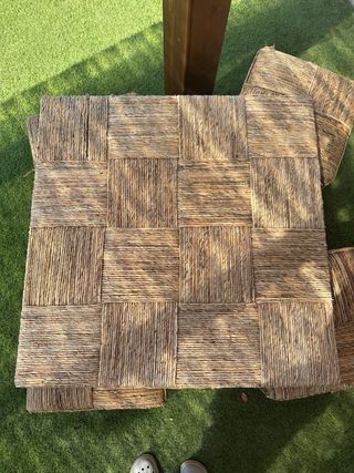Tavolo in rattan + 4 pouf