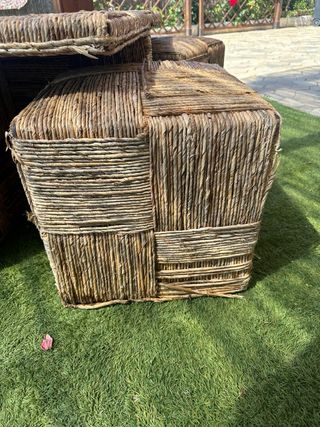 Tavolo in rattan + 4 pouf