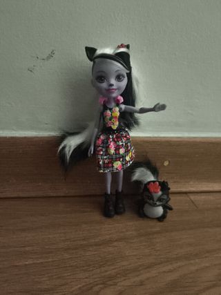 Muñeca enchatimal mofeta