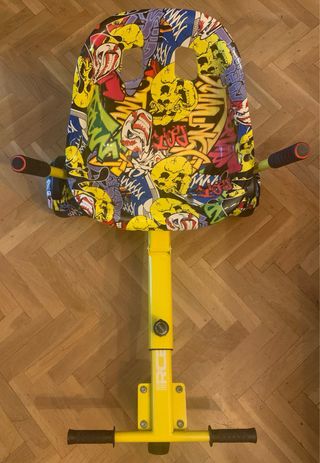 Hoverboard con fijacion de asiento.