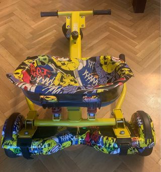 Hoverboard con fijacion de asiento.