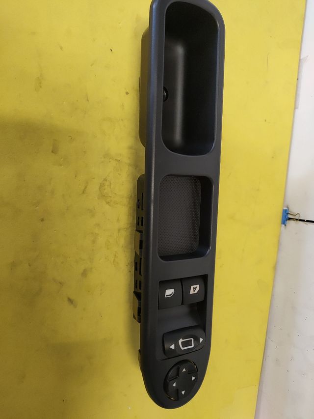 🟢BOTONERA ELEVALUNAS PEUGEOT 207 X2 BOTON