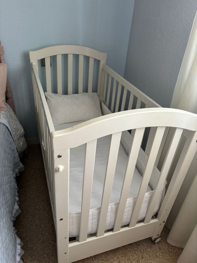 Cuna bebé blanca - madera