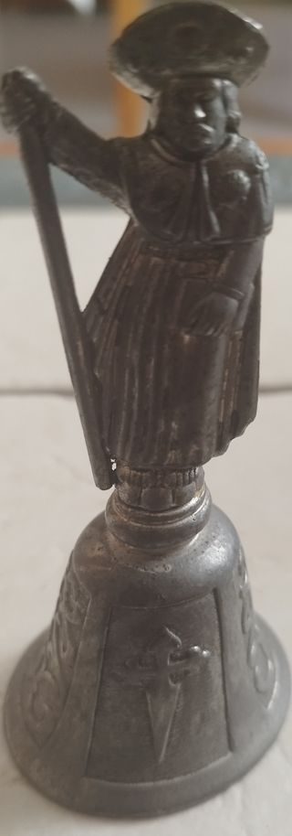 Campana Santiago: figura metal
