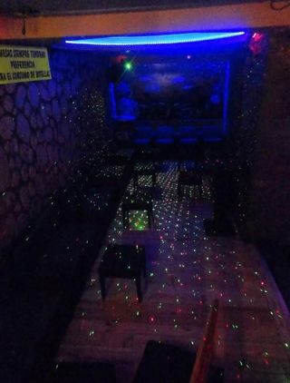 Pub totalmente equipado en funcionamiento