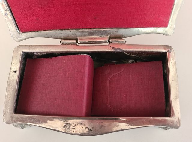 Carillon porta gioie in peltro.