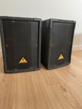 Monitores Behringer Eurolive B1020