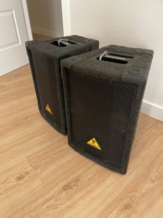 Monitores Behringer Eurolive B1020