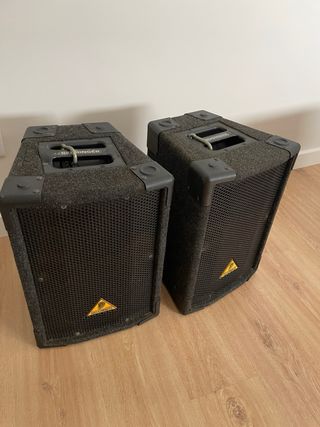 Monitores Behringer Eurolive B1020