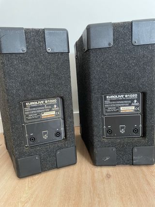 Monitores Behringer Eurolive B1020