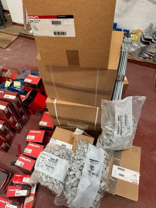 Abrazaderas PVC HILTI - Grises