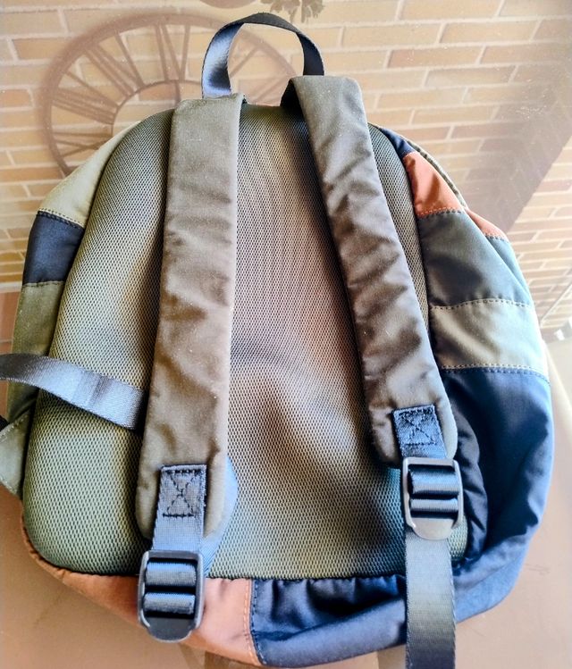 Mochila escolar dinosaurios Zara