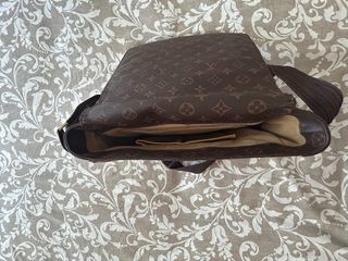 Bolso Louis Vuitton bandolera, medidas 30x30cm 