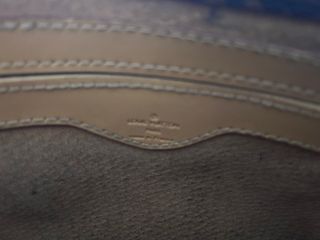 Bolso Louis Vuitton bandolera, medidas 30x30cm 