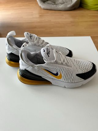 Nike Air Max 270 - Blancas y Negras Talla 38 de segunda mano por 30 EUR en  Girona en WALLAPOP