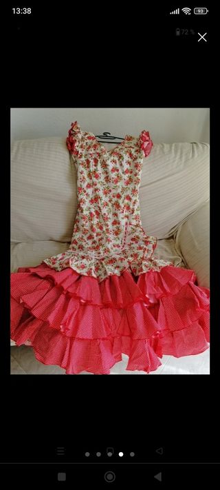 Traje de Flamenca estampado de flores y lunares.