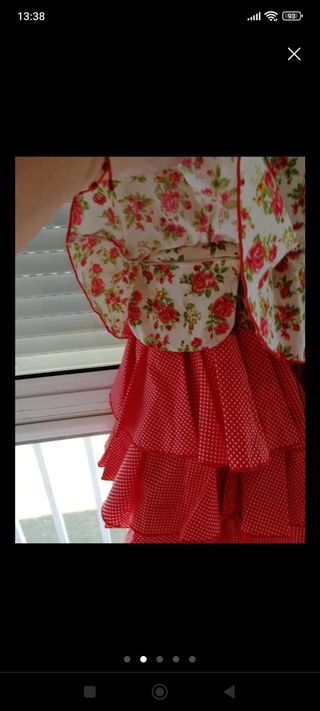 Traje de Flamenca estampado de flores y lunares.