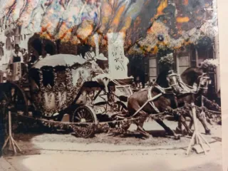 Fotografía dañada Valencia 1932 carroza antigua