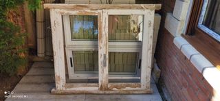 Ventana de madera grande