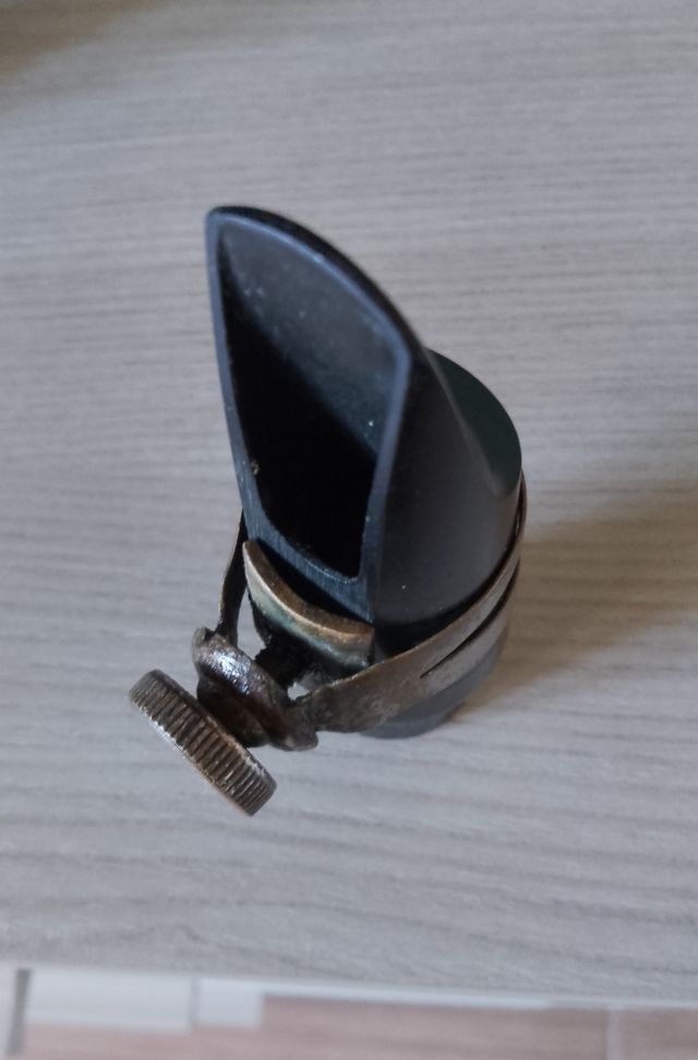 Abrazadera boquillas de ebonita para saxo alto