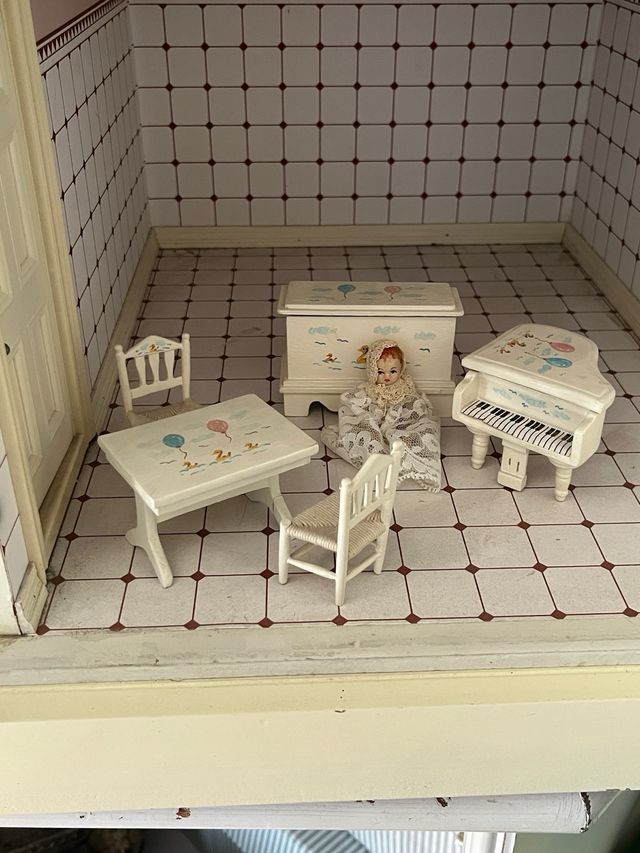 Dolls' House Emporium 2000