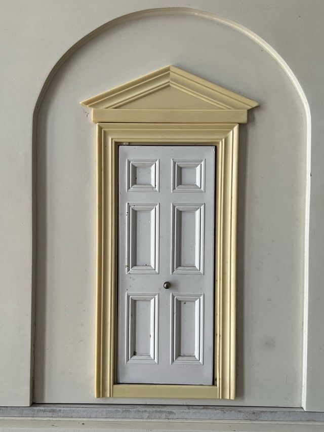 Dolls' House Emporium 2000