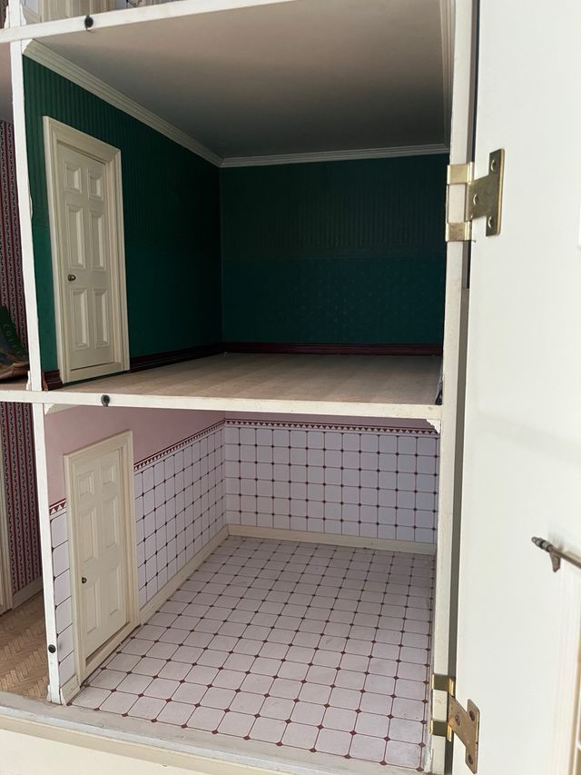 Dolls' House Emporium 2000