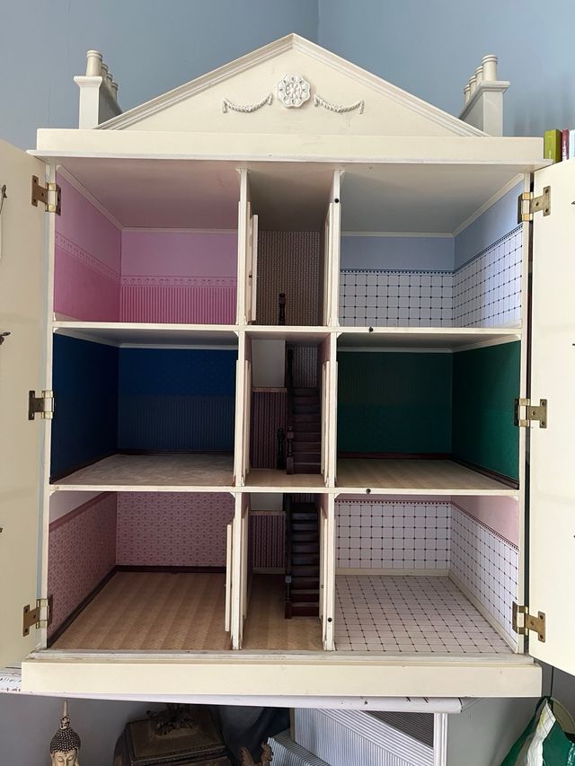 Dolls' House Emporium 2000