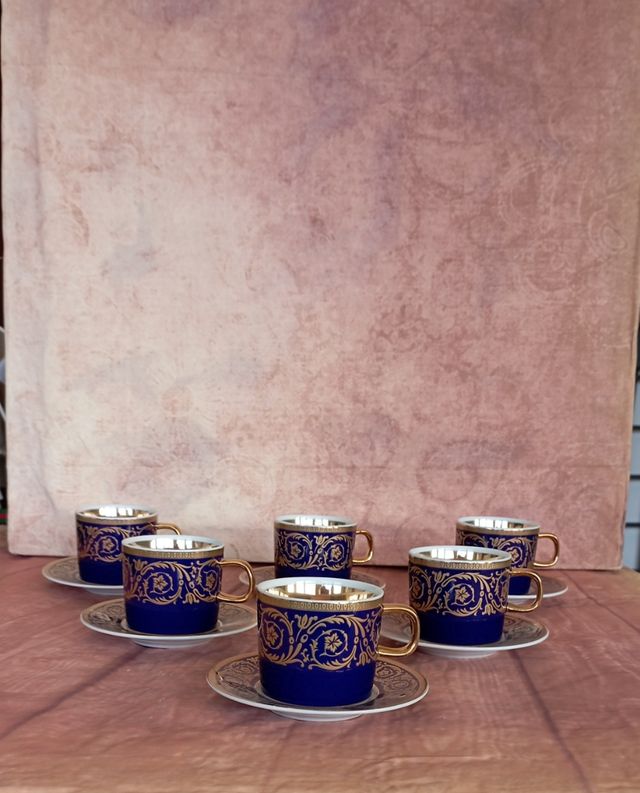 Tazzine da caffè in oro zecchino e blu cobalto