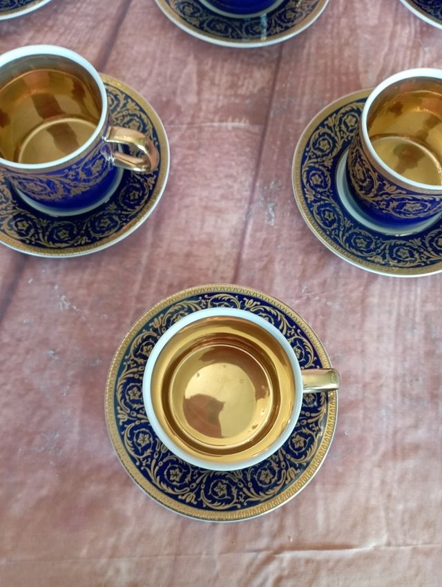 Tazzine da caffè in oro zecchino e blu cobalto