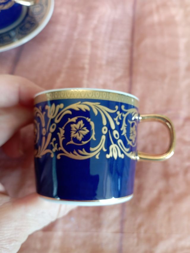 Tazzine da caffè in oro zecchino e blu cobalto