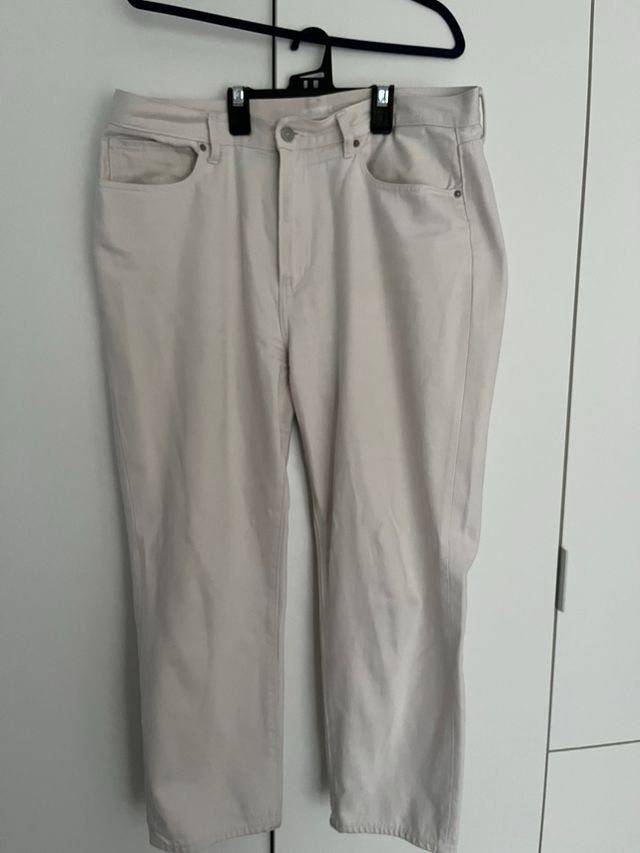 Vaqueros Uniqlo blancos